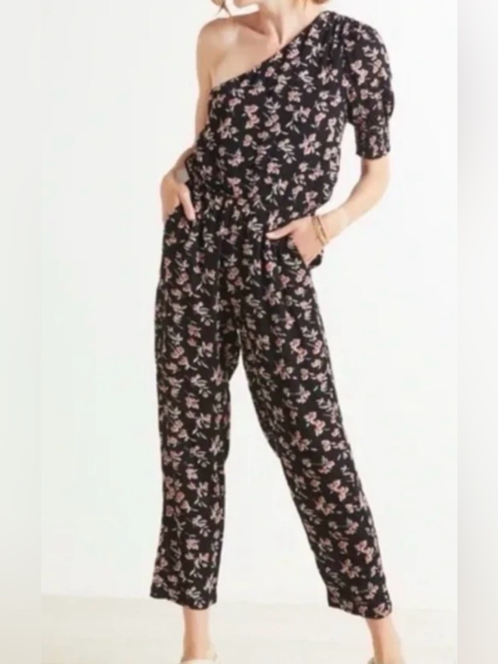 Evereve Roan + Ryan NWT Isabella Black One-Shoulder Floral Jumpsuit.